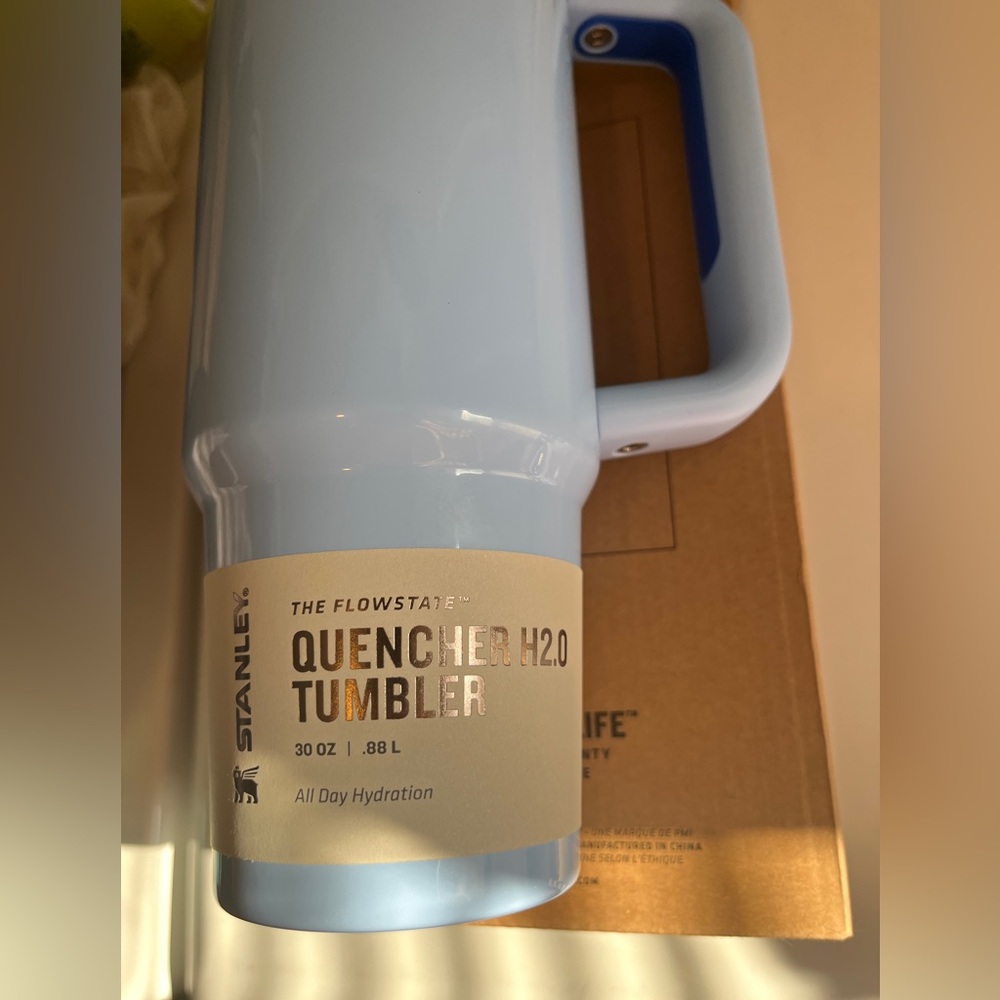 Stanley FlowState Quencher Tumbler - Soft Blue